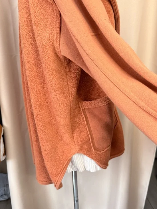 Knox Rose Shacket - Picture 2 of 9